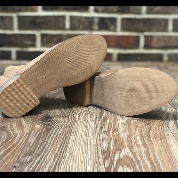 Seven7 | Oakwood Chelsea Suede Booties - Picture 4 of 5